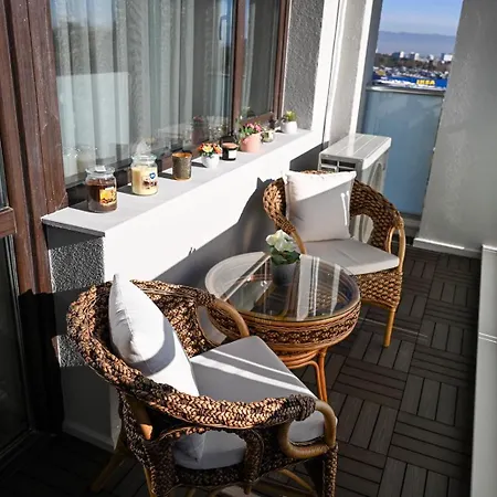 Seasons 2 Σόφια